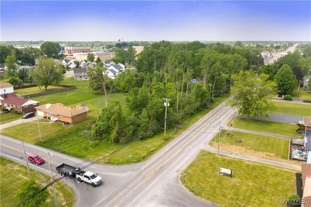 photo c5xIWGNYxyY:  North Maple Drive, Lancaster NY 14221
