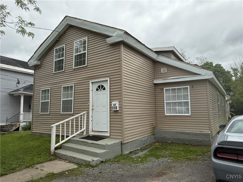 photo 2 : 318 Academy Street, Watertown City NY 13601