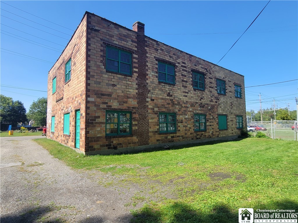 photo uYrm0hutiUqIVx1CnyHk: 814 Clinton Street, Jamestown NY 14701