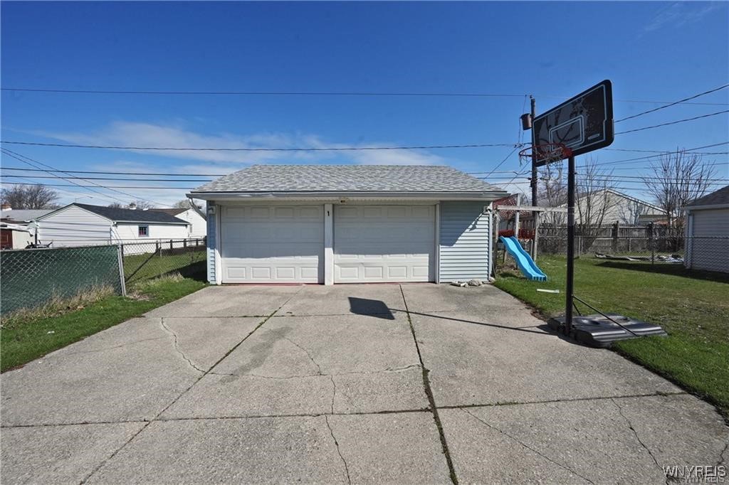 photo 2 : 250 Danbury Drive, Cheektowaga NY 14225