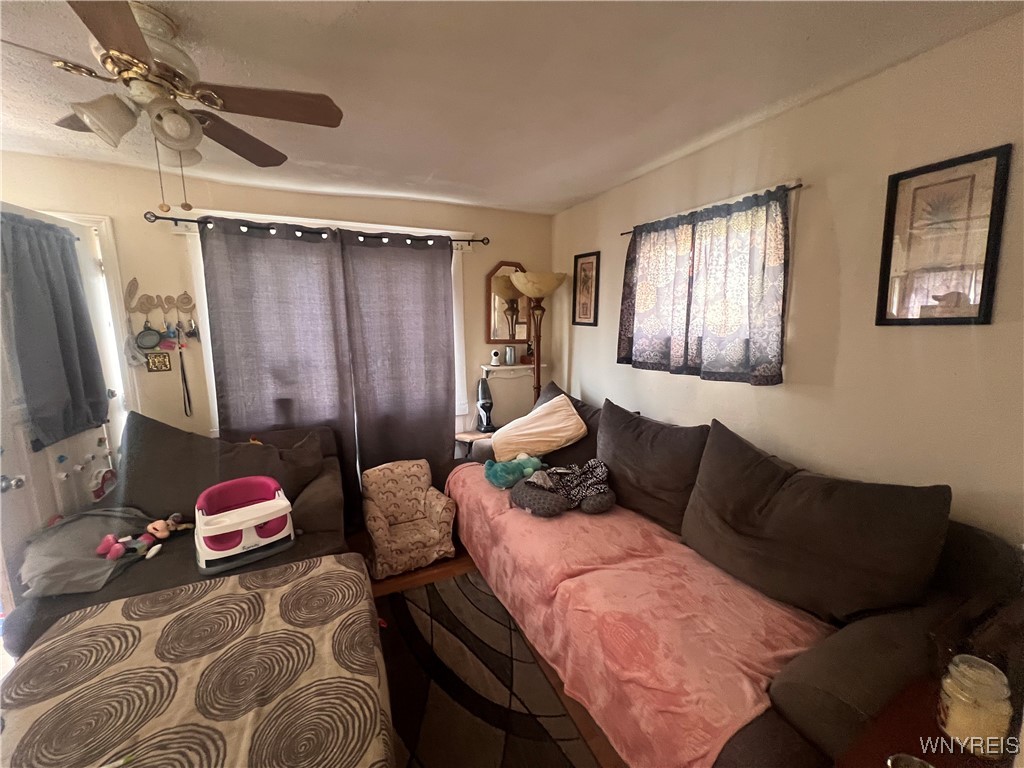 photo 2 : 417 Hyde Park Boulevard, Niagara Falls NY 14303