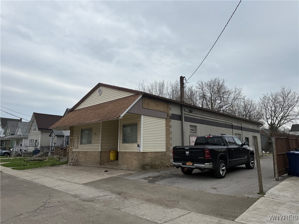 photo JuYUy7SulRktkL7eK52lQEKSx7g8hQYZEi-YeI: 136 North Ogden Street, Buffalo NY 14206