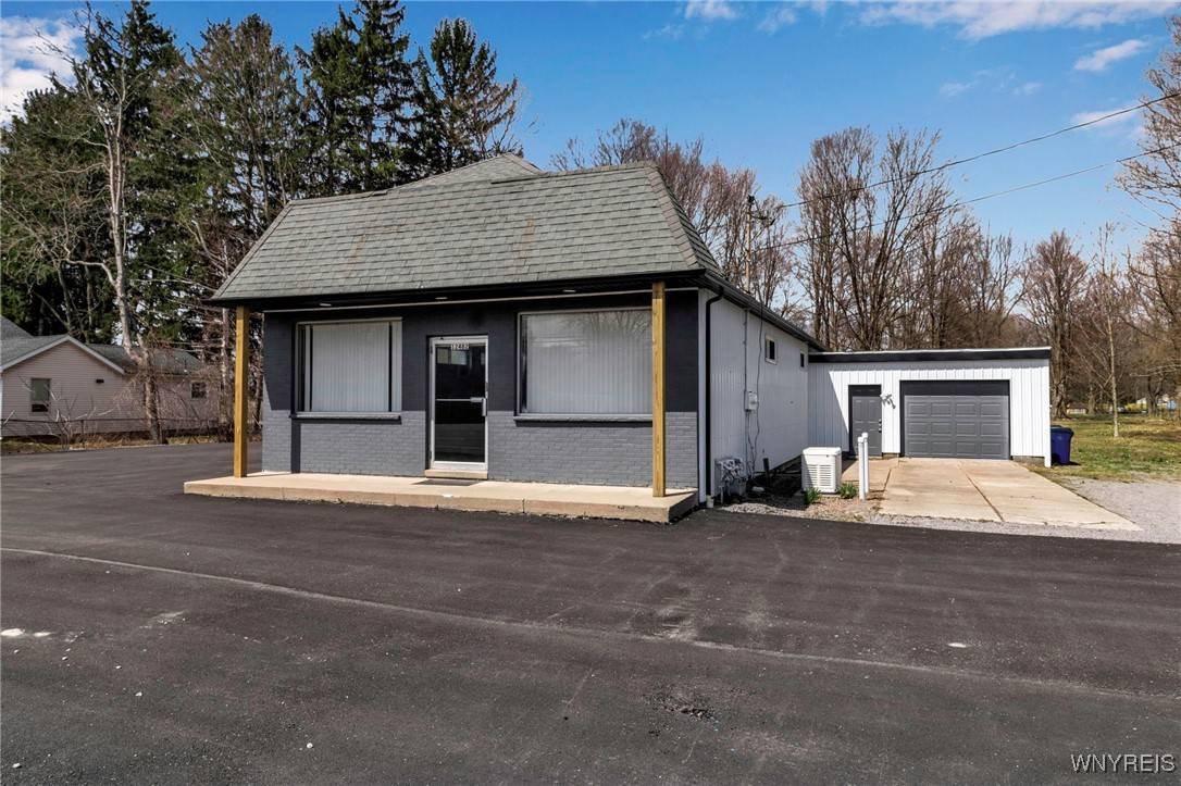 photo 1 : 12482 Broadway Street, Alden NY 14004