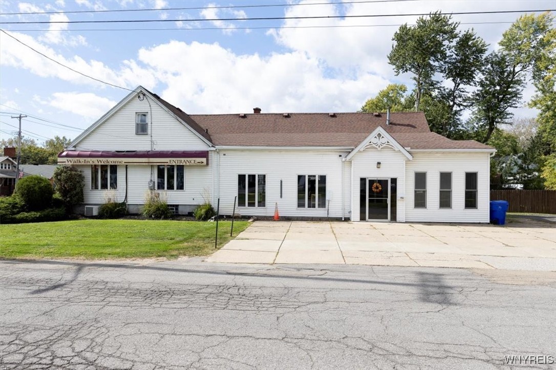 photo V8PkMqxxz6wD-3qGhLy06fTg: 736 Center Road, West Seneca NY 14224