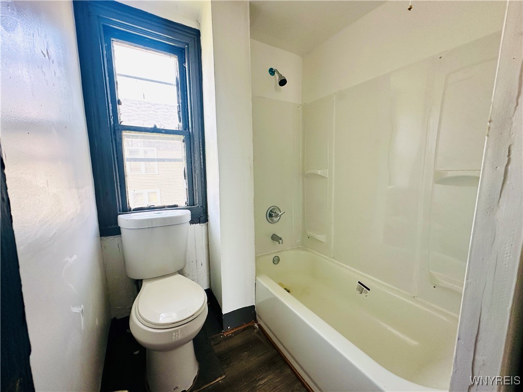 photo ExKOkw9IVqzK4qaccbb4NUanKAejgw8ZXquojoEU: 31 Earl Place, Buffalo NY 14211