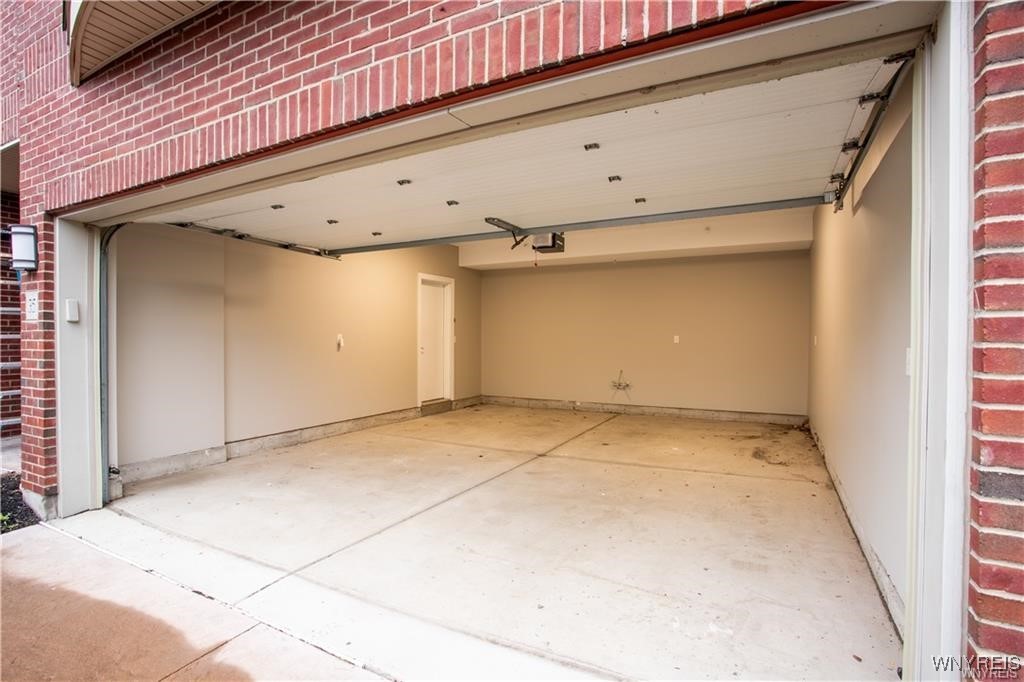 photo 2 : 35 Ojibwa Circle, Buffalo NY 14202