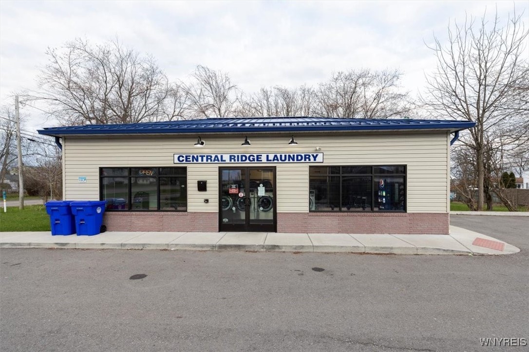 photo 6pOjyIi2XUNHlBrisSk: 1450 Ridge Road, West Seneca NY 14218