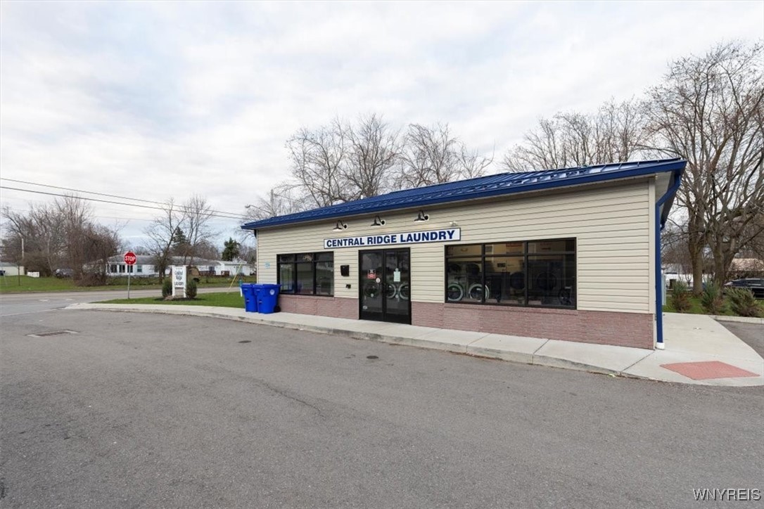 photo 1 : 1450 Ridge Road, West Seneca NY 14218