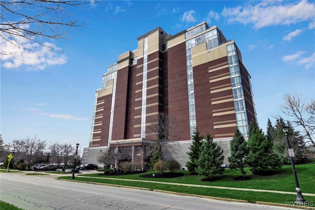 photo KYltLNqtb9RcbD2x5uQ3TeP7g-Y: 132 Lakefront Boulevard 504, Buffalo NY 14202