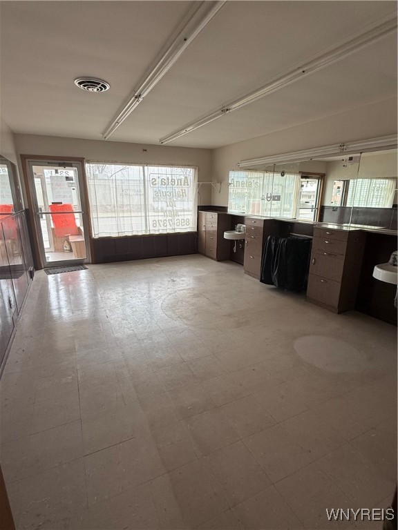 photo 2 : 2391 William Street, Cheektowaga NY 14206