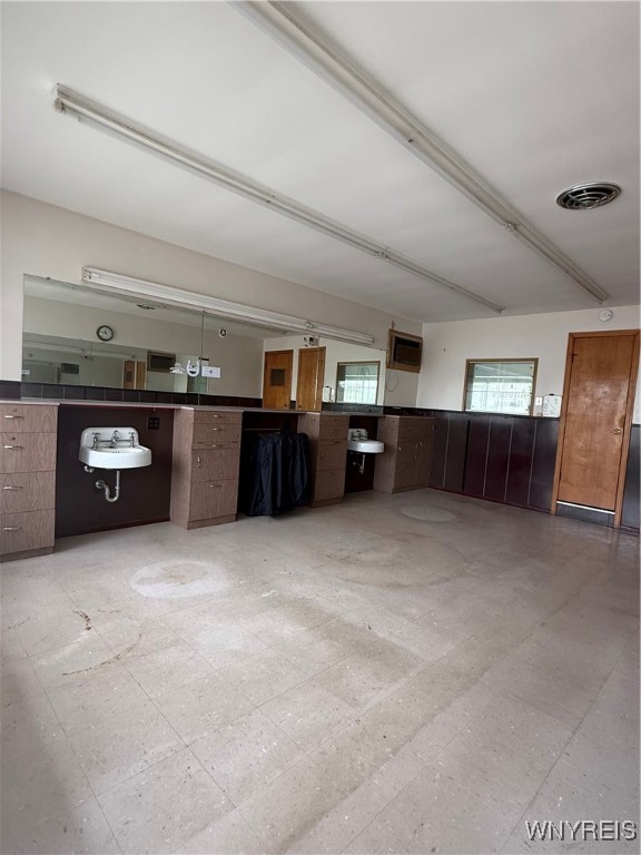 photo 4 : 2391 William Street, Cheektowaga NY 14206