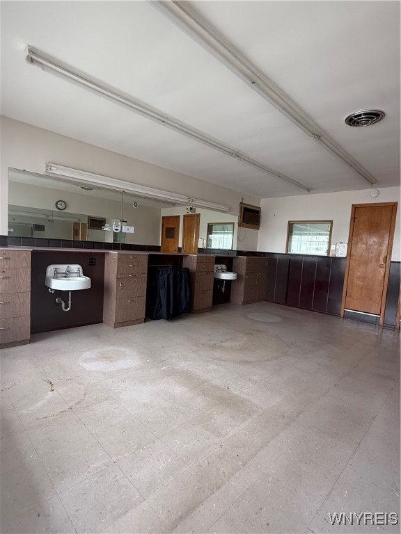 photo mzogiZV25FXaGBfWOT7M7qfypkKfxI2tDoU: 2391 William Street, Cheektowaga NY 14206