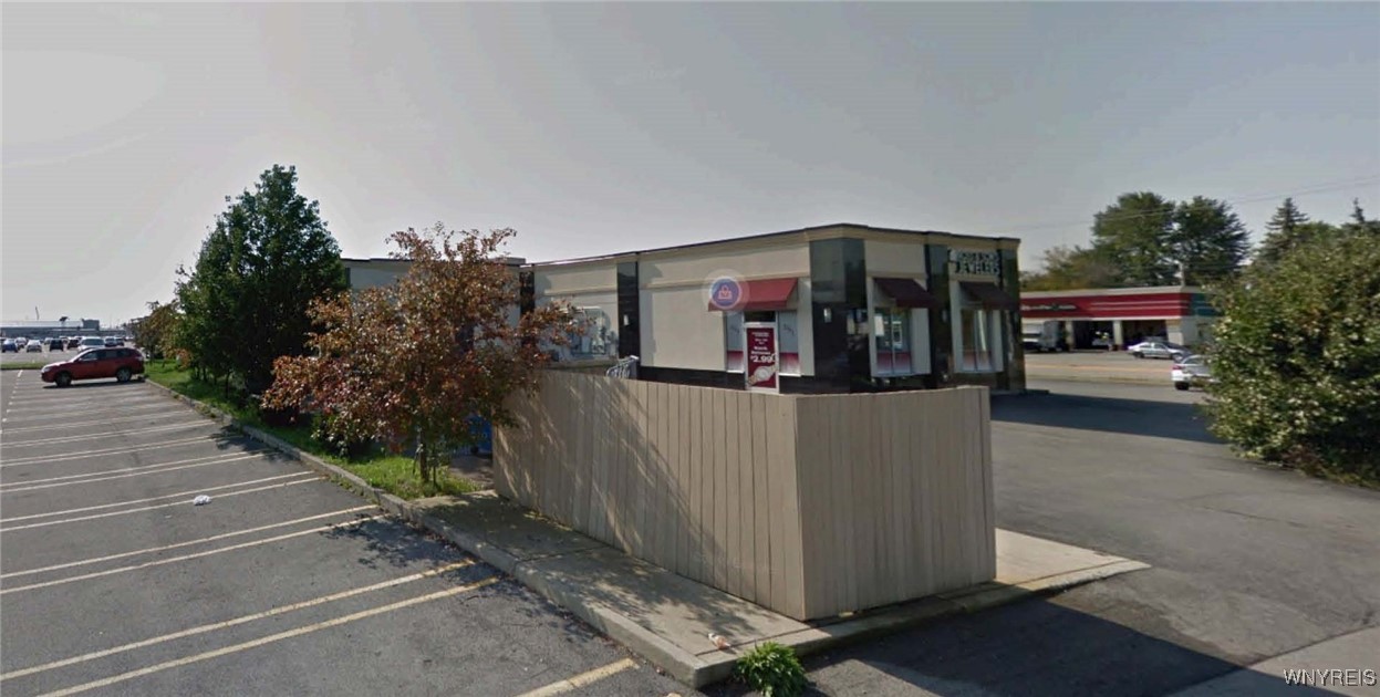 photo 2 : 4125 Transit Road, Clarence NY 14221