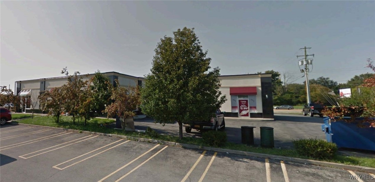 photo 3 : 4125 Transit Road, Clarence NY 14221