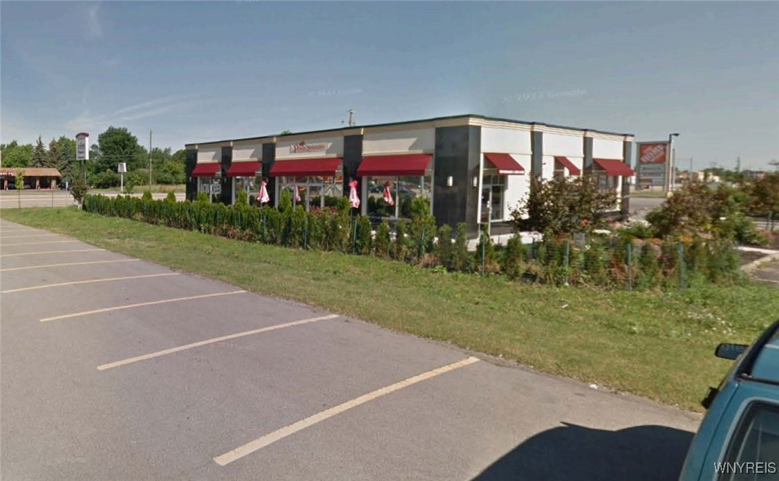 photo fEfrkKiVMd1aaGHym4McAQkLjuxcOW4T0mmVN6M: 4125 Transit Road, Clarence NY 14221