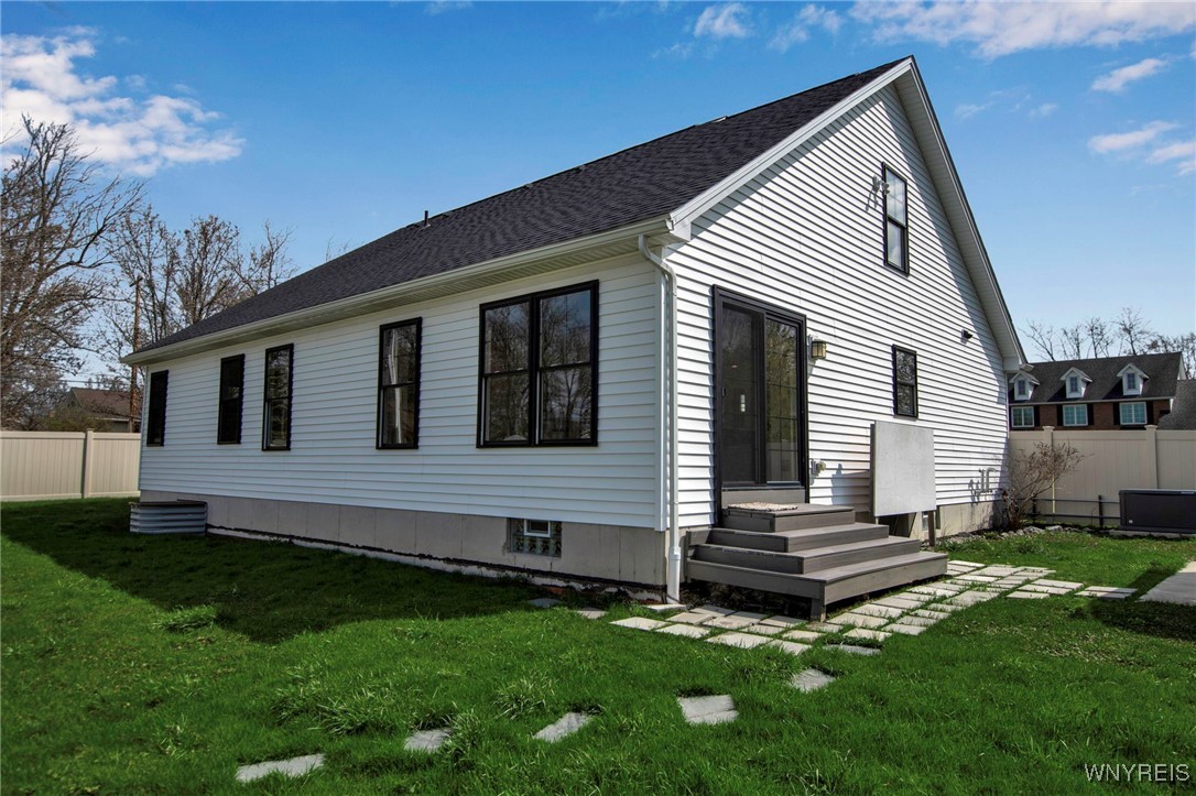 photo 2 : 6 Rolling Woods Lane, West Seneca NY 14224