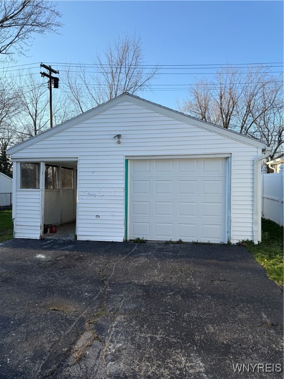 photo 1Cpc3VZBo: 104 Balbach Drive, Cheektowaga NY 14225