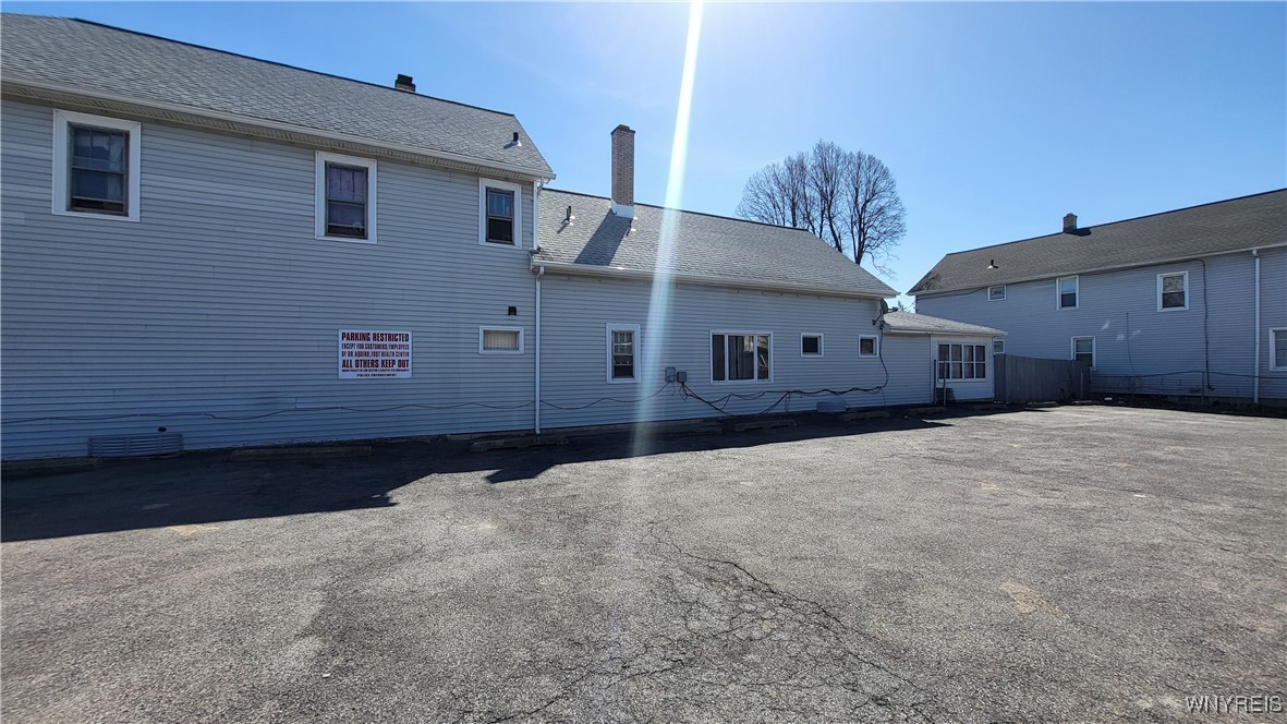 photo c8hScK8ufzyYmelN1SxQpXBZ6I: 2047 Clinton Street, Buffalo NY 14206