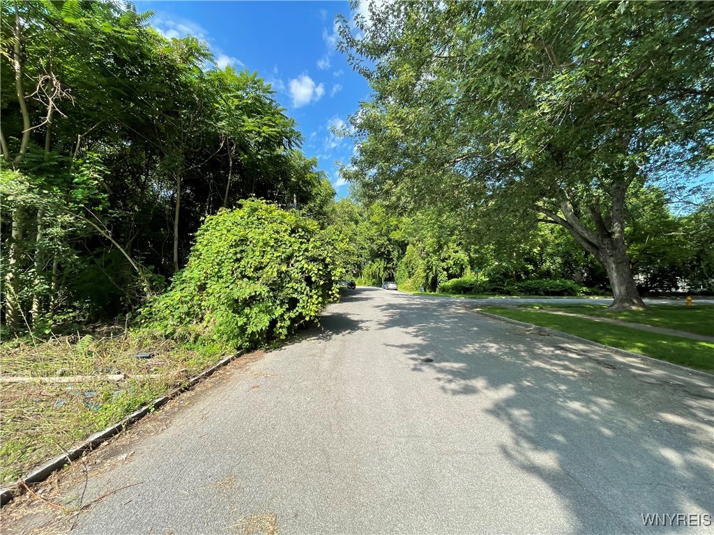 photo Qo: 8301 Valle Drive, Niagara Falls NY 14304