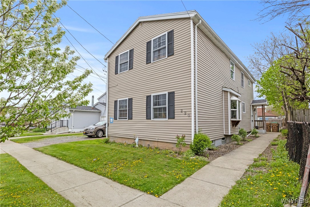 photo 2 : 220 Clover Place, Cheektowaga NY 14225