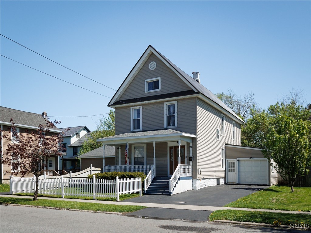 photo KeqsraHwMNY3TG9AkJW34: 711 Cadwell Street, Watertown City NY 13601