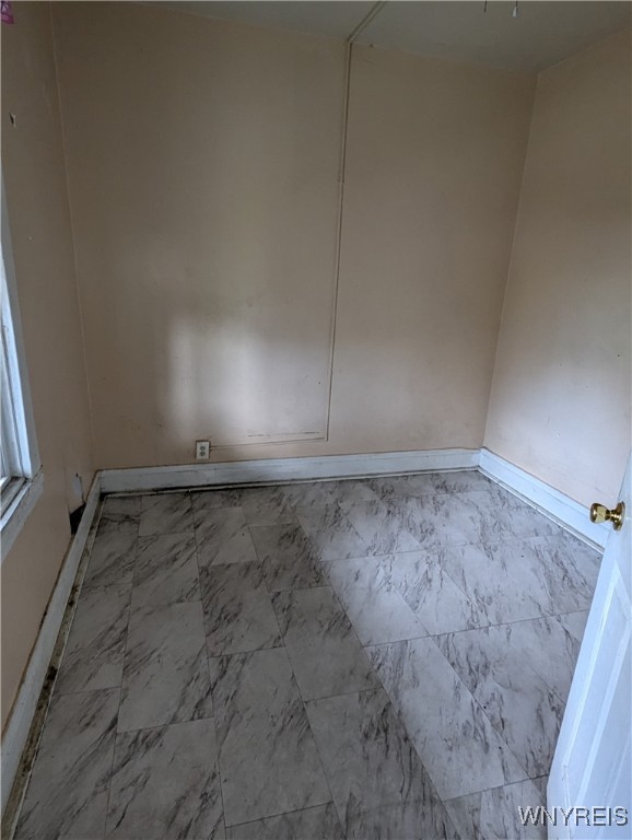 photo 2 : 1706 Niagara Street, Niagara Falls NY 14303