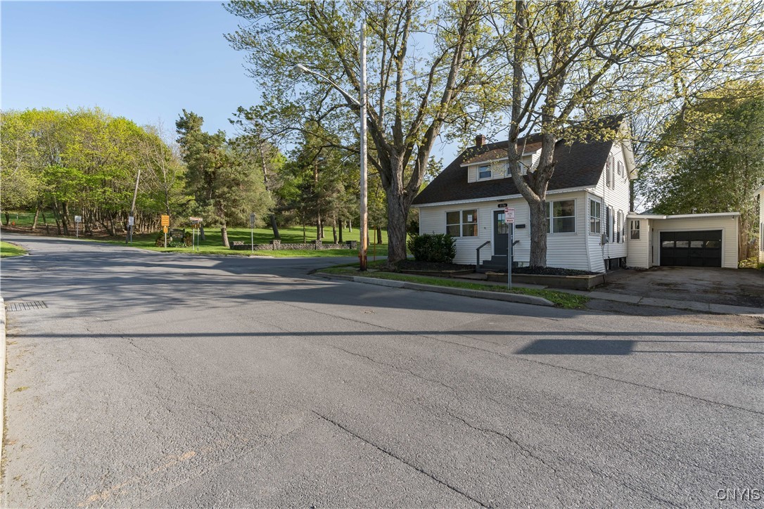 photo Y61GernC-9zD3yewb1YM: 1136 Franklin Street, Watertown City NY 13601