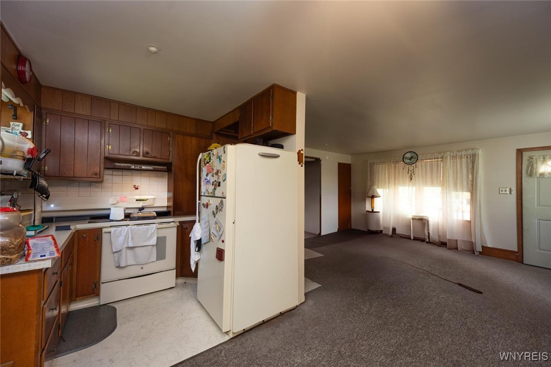 photo 4 : 7233 Ridge Road, Newfane NY 14094