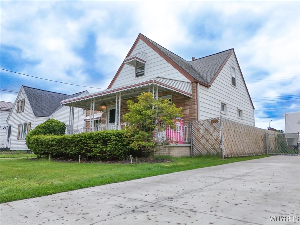 photo 1 : 228 North Meadowbrook Parkway, Cheektowaga NY 14206