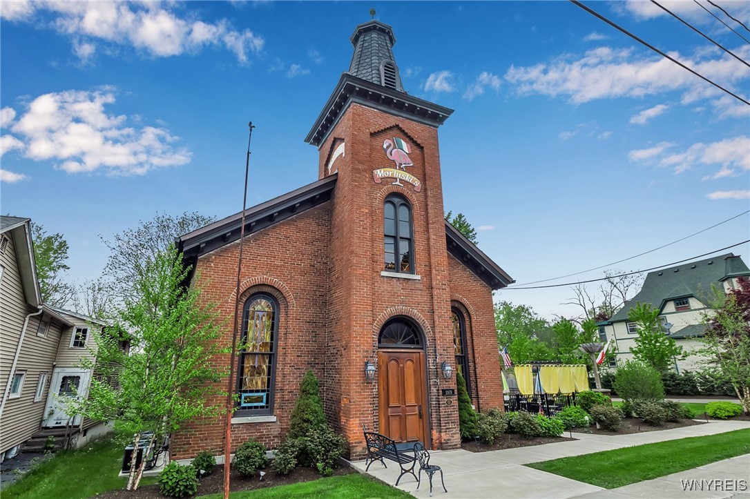 photo j53E: 10678 Main Street, Clarence NY 14031