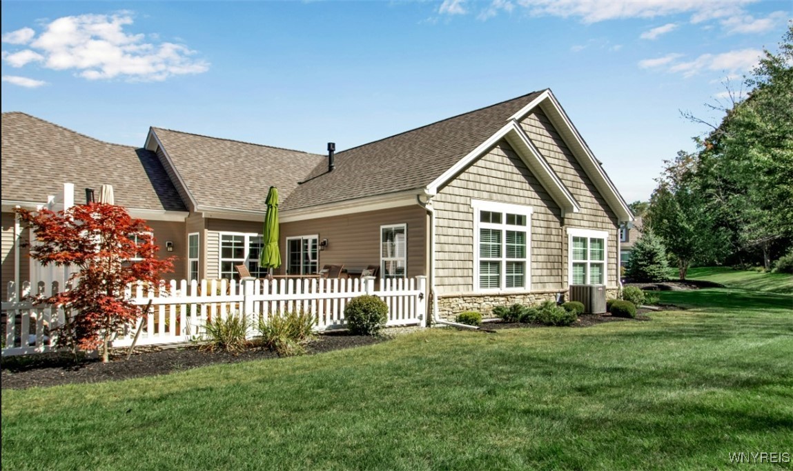 photo 1 : 5665 Southwestern Blvd 14B, Hamburg NY 14075