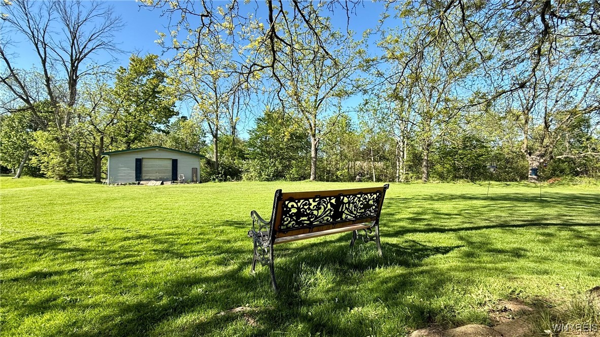photo 2 : 2305 Lockport Road, Wheatfield NY 14132