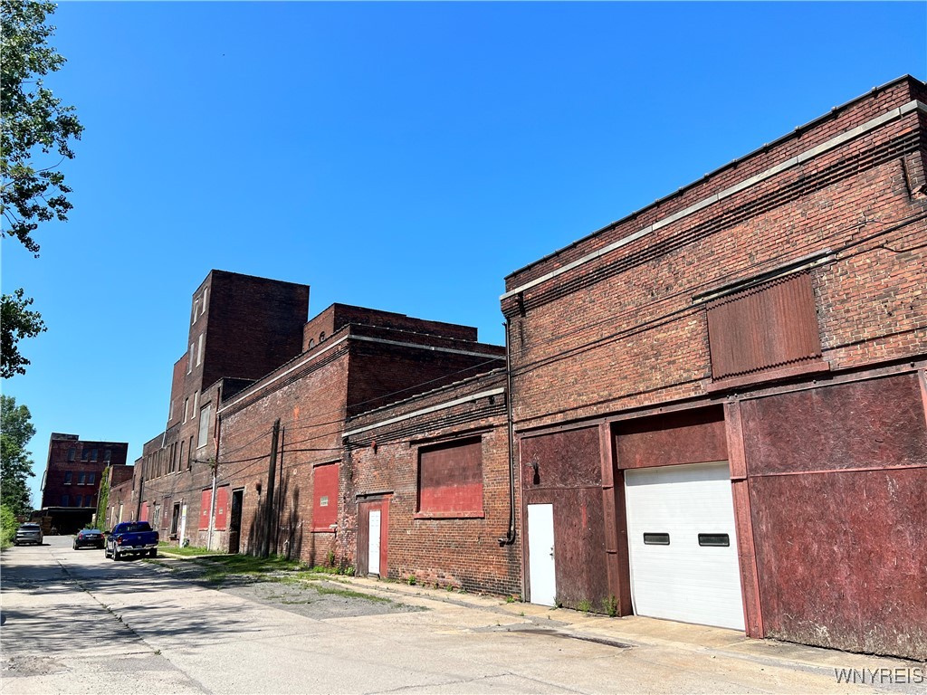 photo YL5EUwdtVg8: 703 Elk Street, Buffalo NY 14210