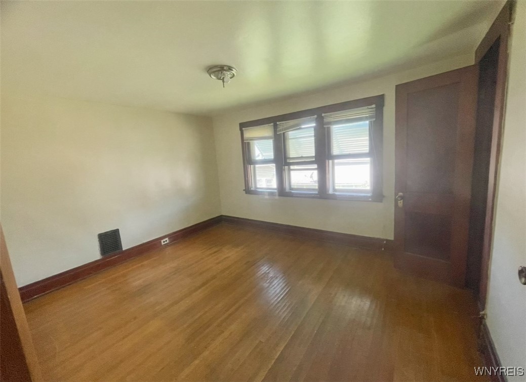 photo 3SyEjkkGGFbsorlben7mGIog-jI: 11 Verdun Avenue, Buffalo NY 14214