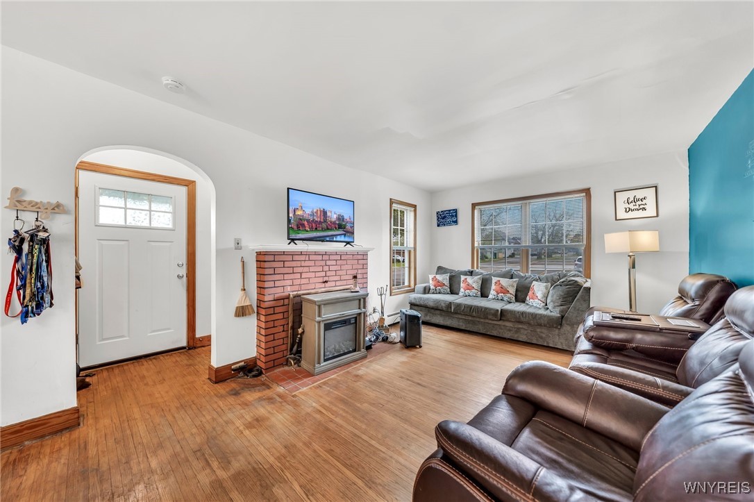 photo nE8w-M2-YAqceptI: 29 Meridian Street, Lancaster NY 14043