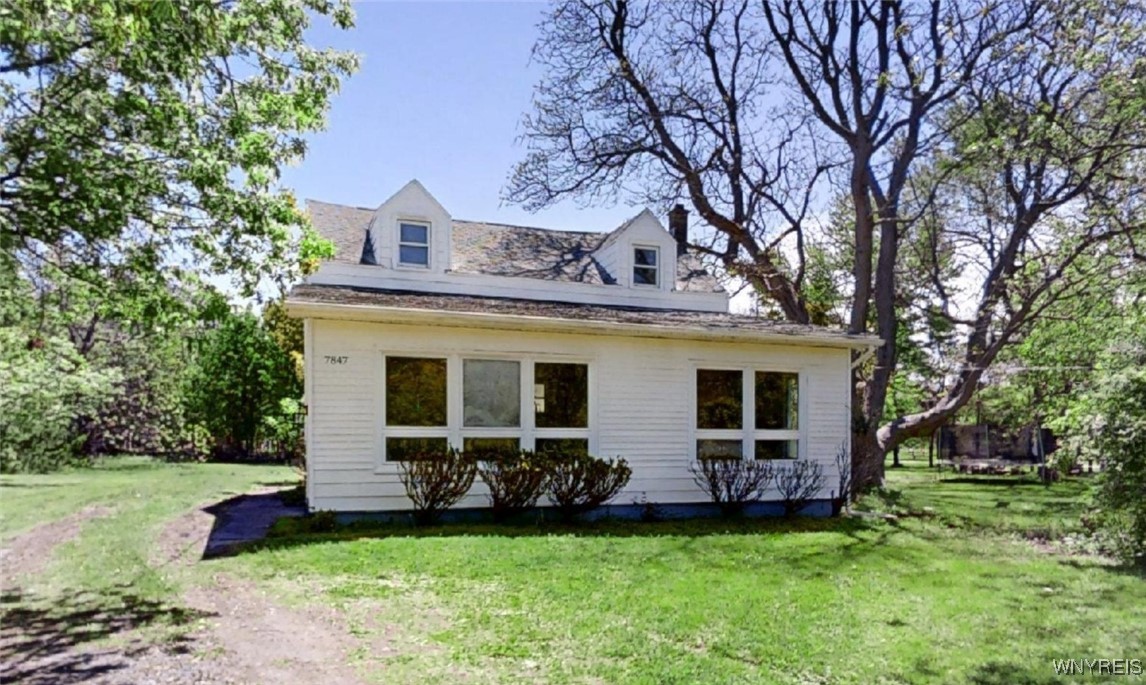 photo 9LvC7lo: 7847 Erie Road, Evans NY 14047