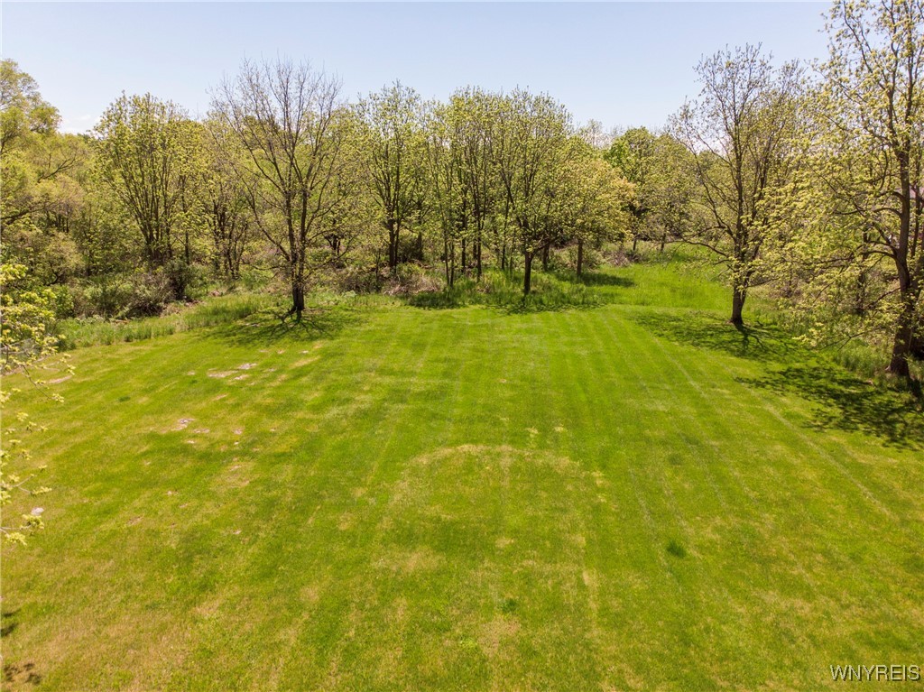 photo K2ILFhs3v5XwcUY: 8785 Main Street, Clarence NY 14221
