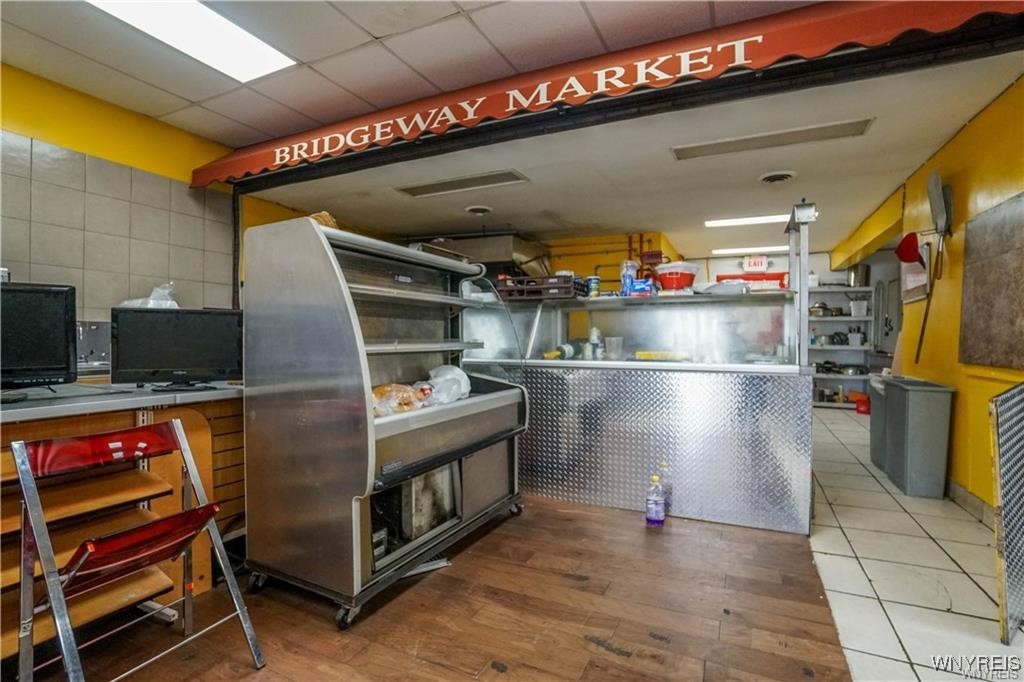 photo 3 : 1104 Niagara Street, Niagara Falls NY 14303