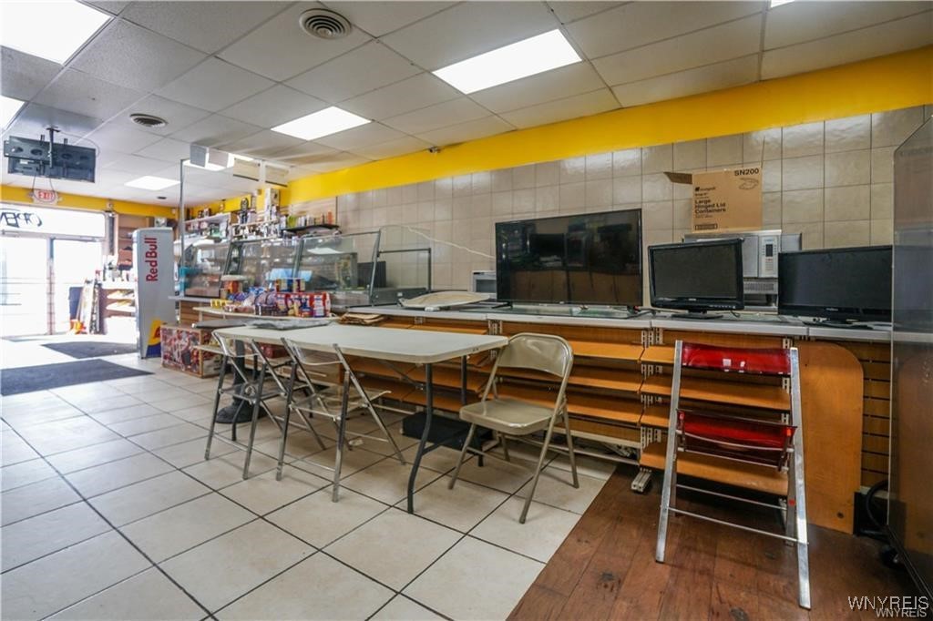 photo 4 : 1104 Niagara Street, Niagara Falls NY 14303