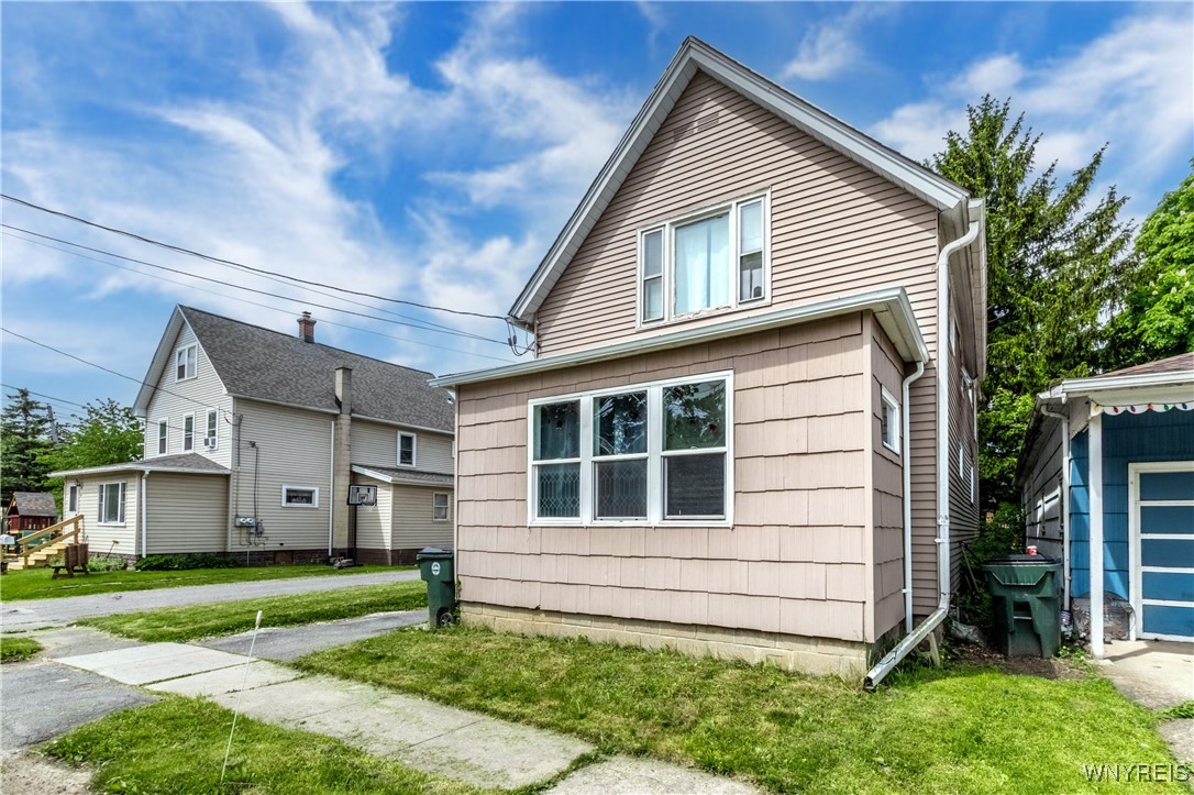 photo -kdr-J28xIcTxTW5HSizw2ma4: 18 Crane Street, Lancaster NY 14043