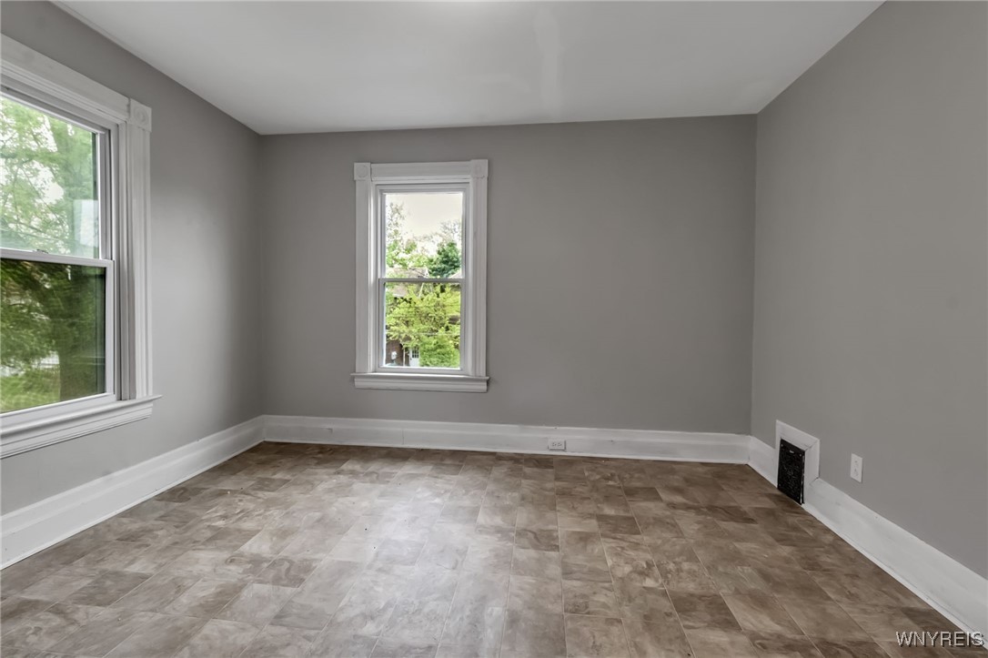 photo fryxdSo-MQK1bhg8VLjsuyDu8UpM7LHF7G0-leSOM: 1706 Whitney Avenue, Niagara Falls NY 14301