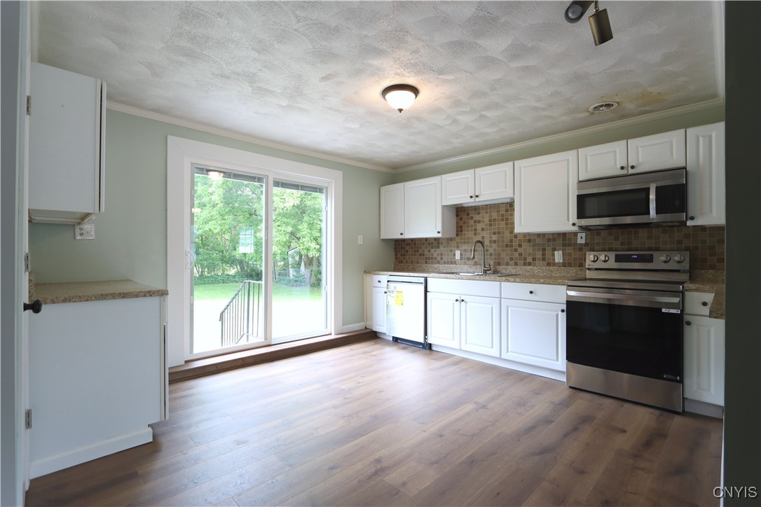 photo 4 : 22245 Patricia Drive, Le Ray NY 13601