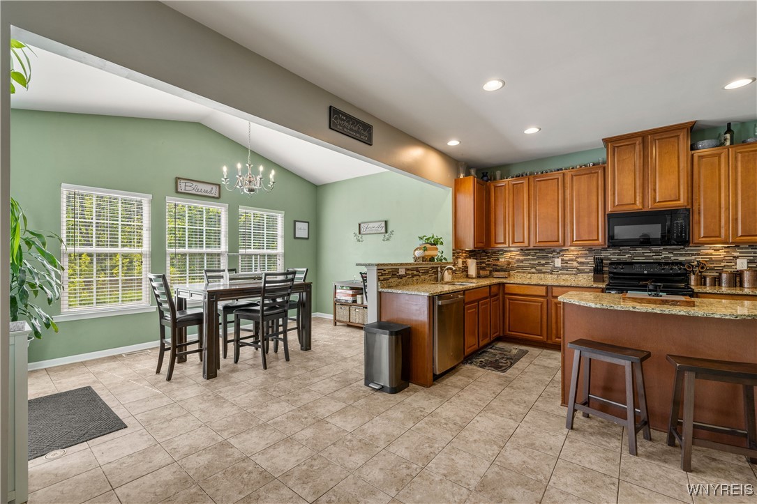 photo 2 : 1 Skylark Lane, Wheatfield NY 14304