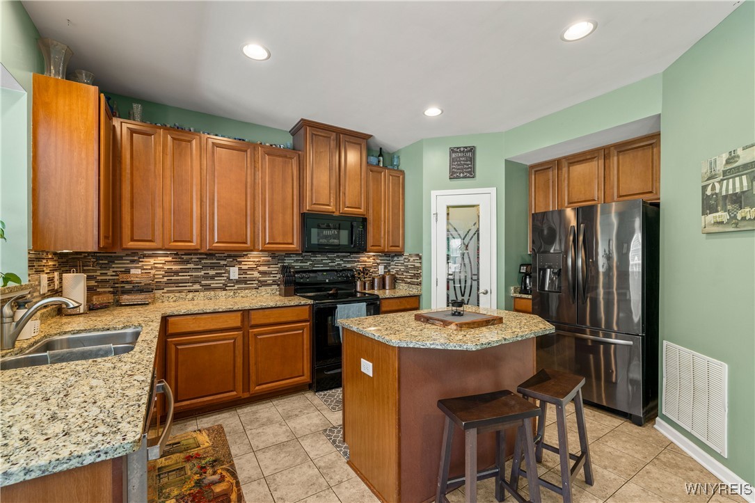 photo 3 : 1 Skylark Lane, Wheatfield NY 14304