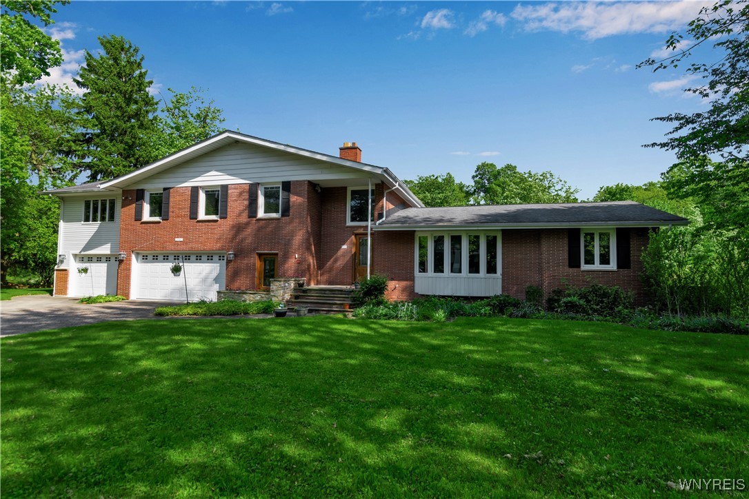 photo 2 : 9325 Hunting Valley Road North, Clarence NY 14031