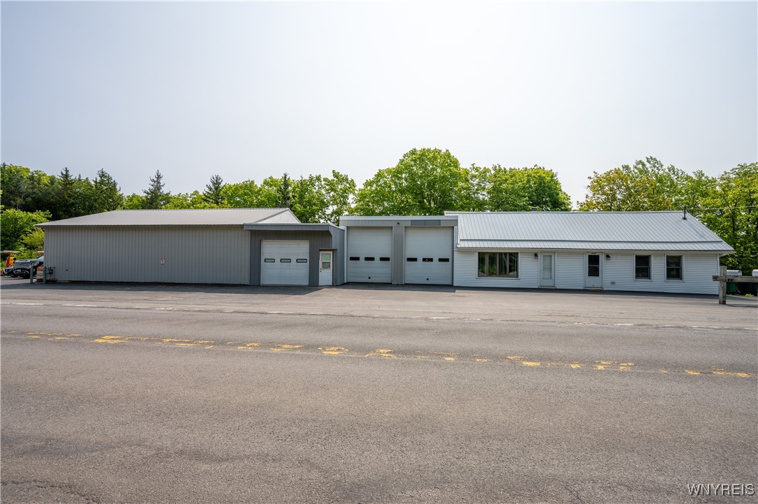 photo undefined: 1686-1688 Davis Road, Aurora NY 14170