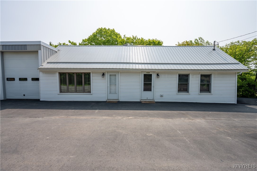 photo undefined: 1686-1688 Davis Road, Aurora NY 14170