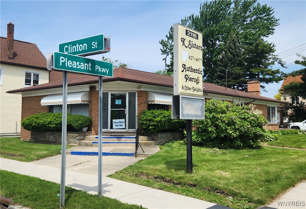 photo YnedLN2LLUhrgtE4TQhPvgOXow1as: 2116 Clinton Street, Cheektowaga NY 14206