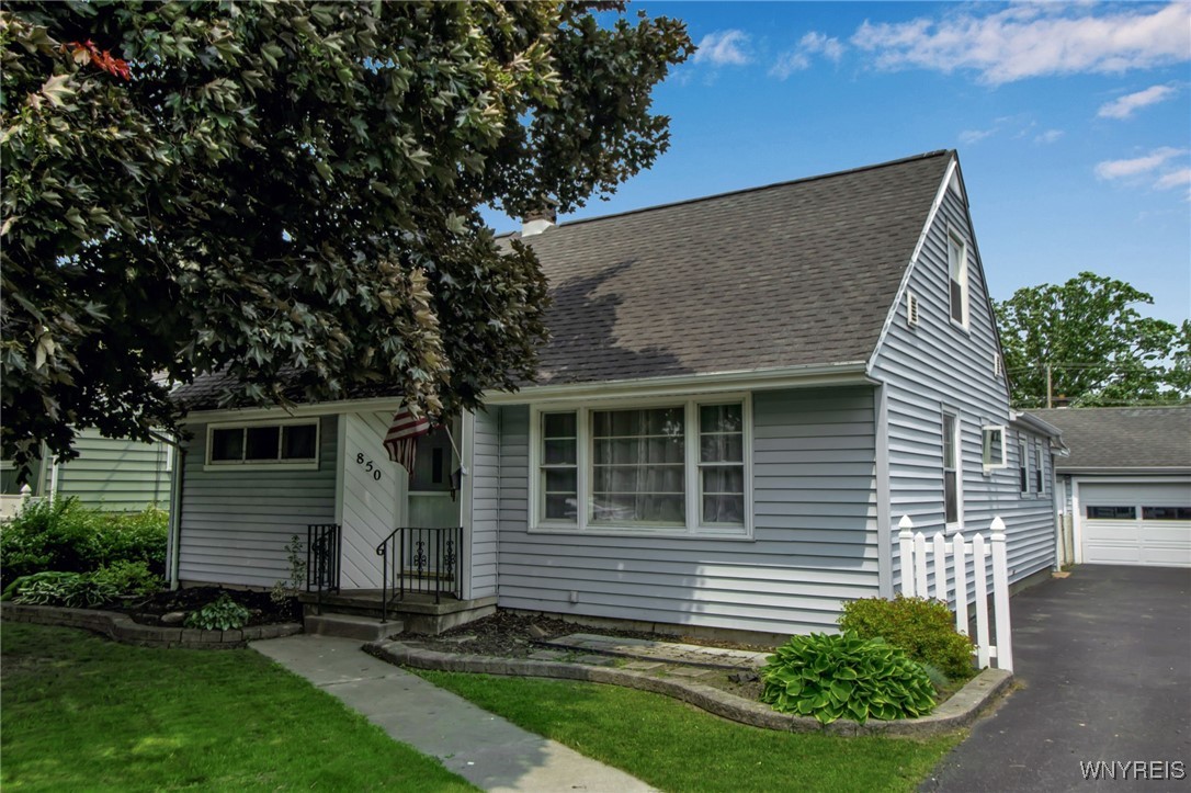 photo s: 850 Page Avenue, Lewiston NY 14092
