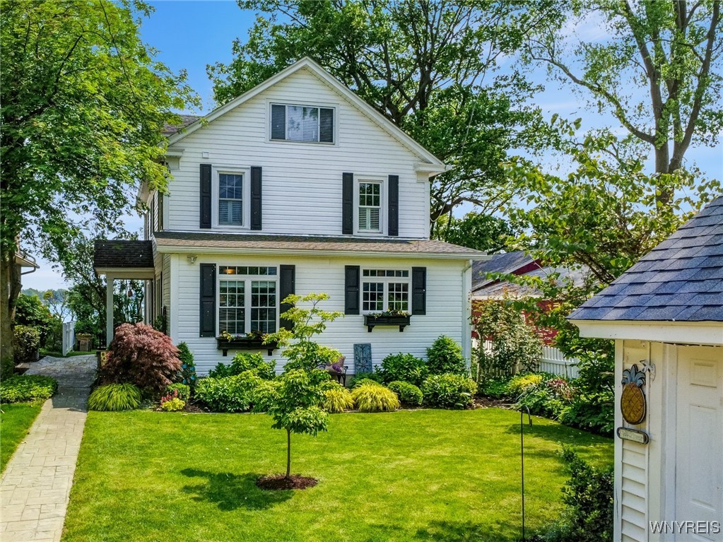 photo 1 : 8431 West Rivershore Drive, Niagara Falls NY 14304